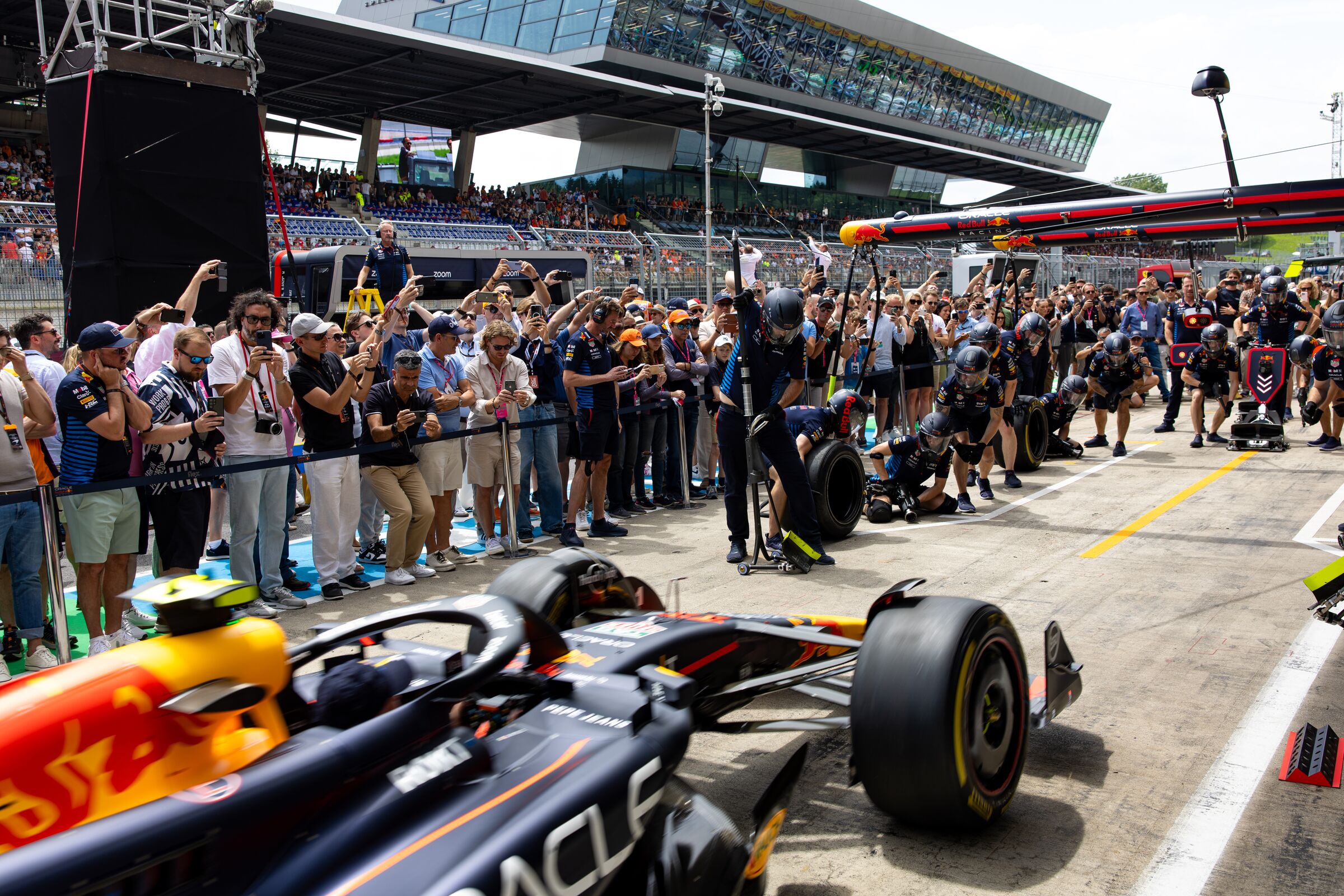 Aramco F1® Pit Lane Walk Inclusion