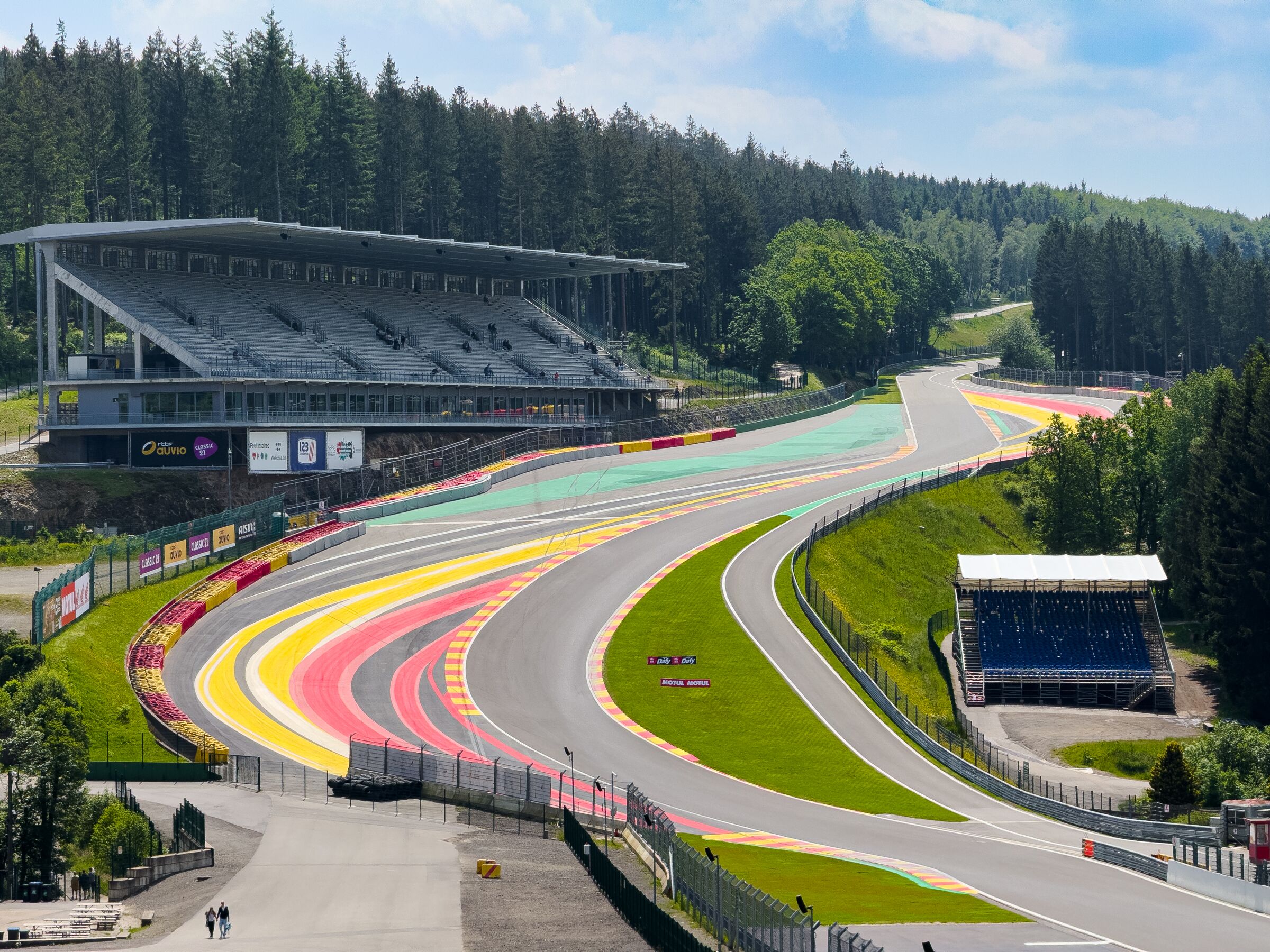 Gold 2 Grandstand Inclusion