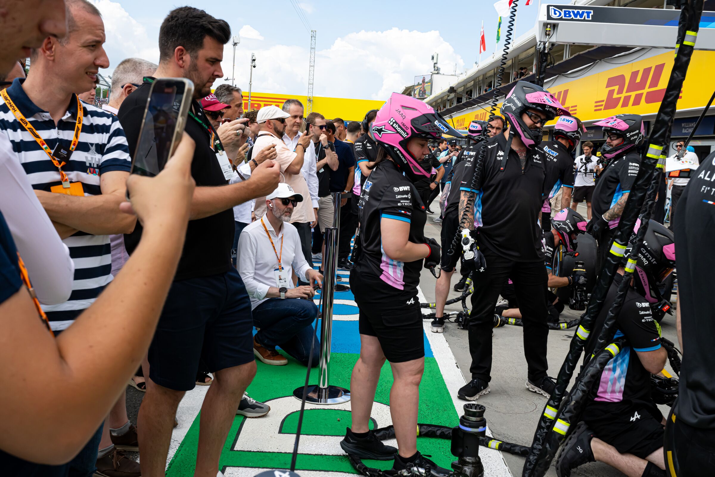 Exclusive Aramco F1® Pit Lane Walk Inclusion