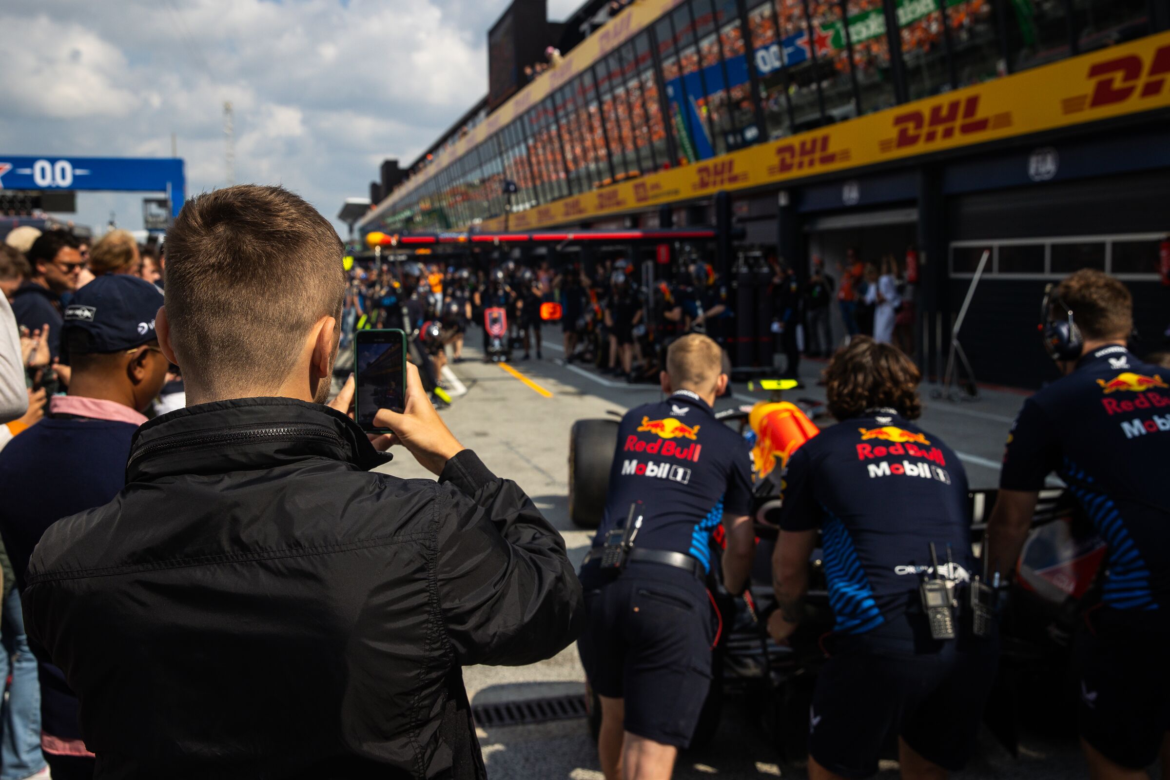 Exclusive Aramco F1® Pit Lane Walk Inclusion