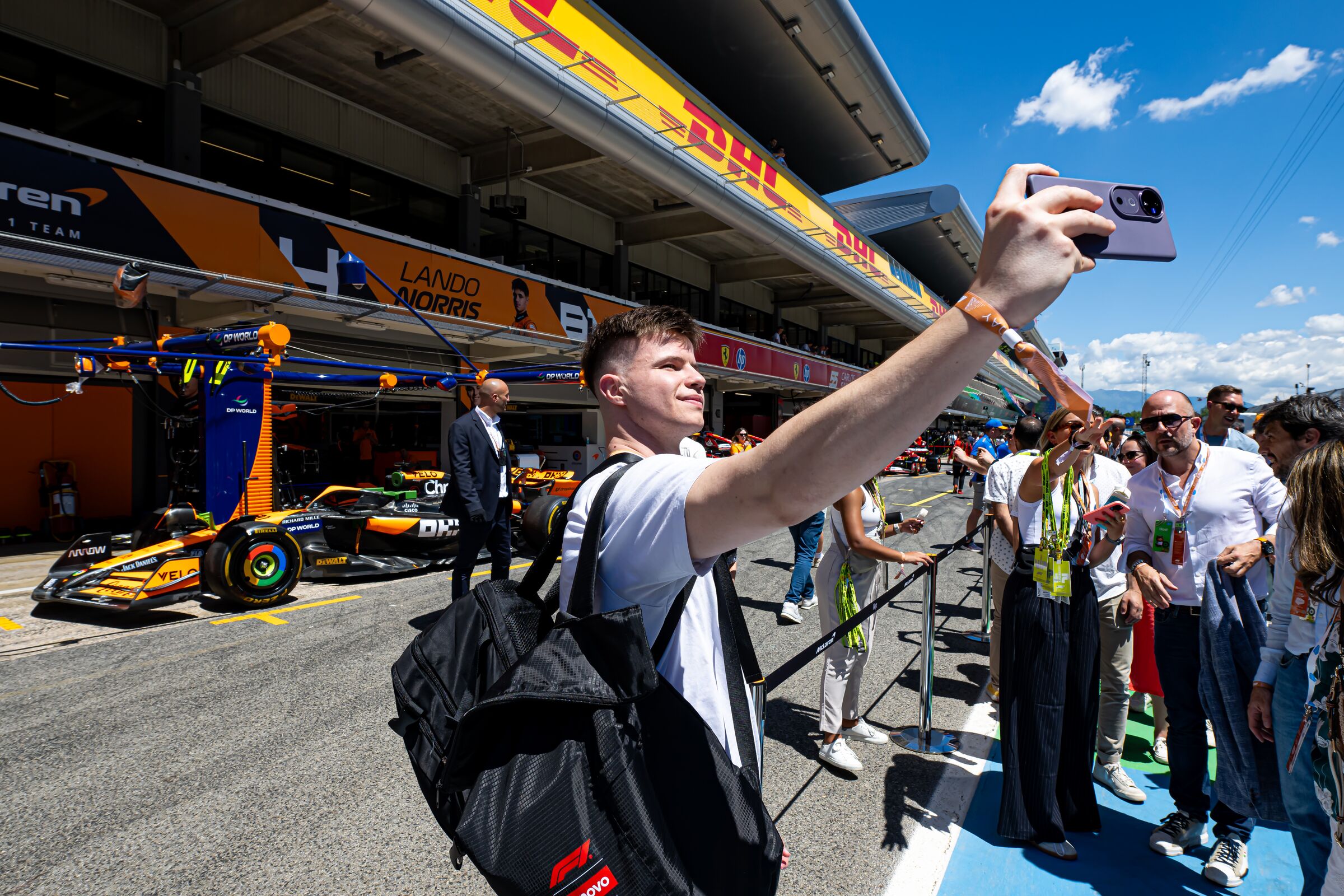Exclusive Aramco F1® Pit Lane Walk Inclusion