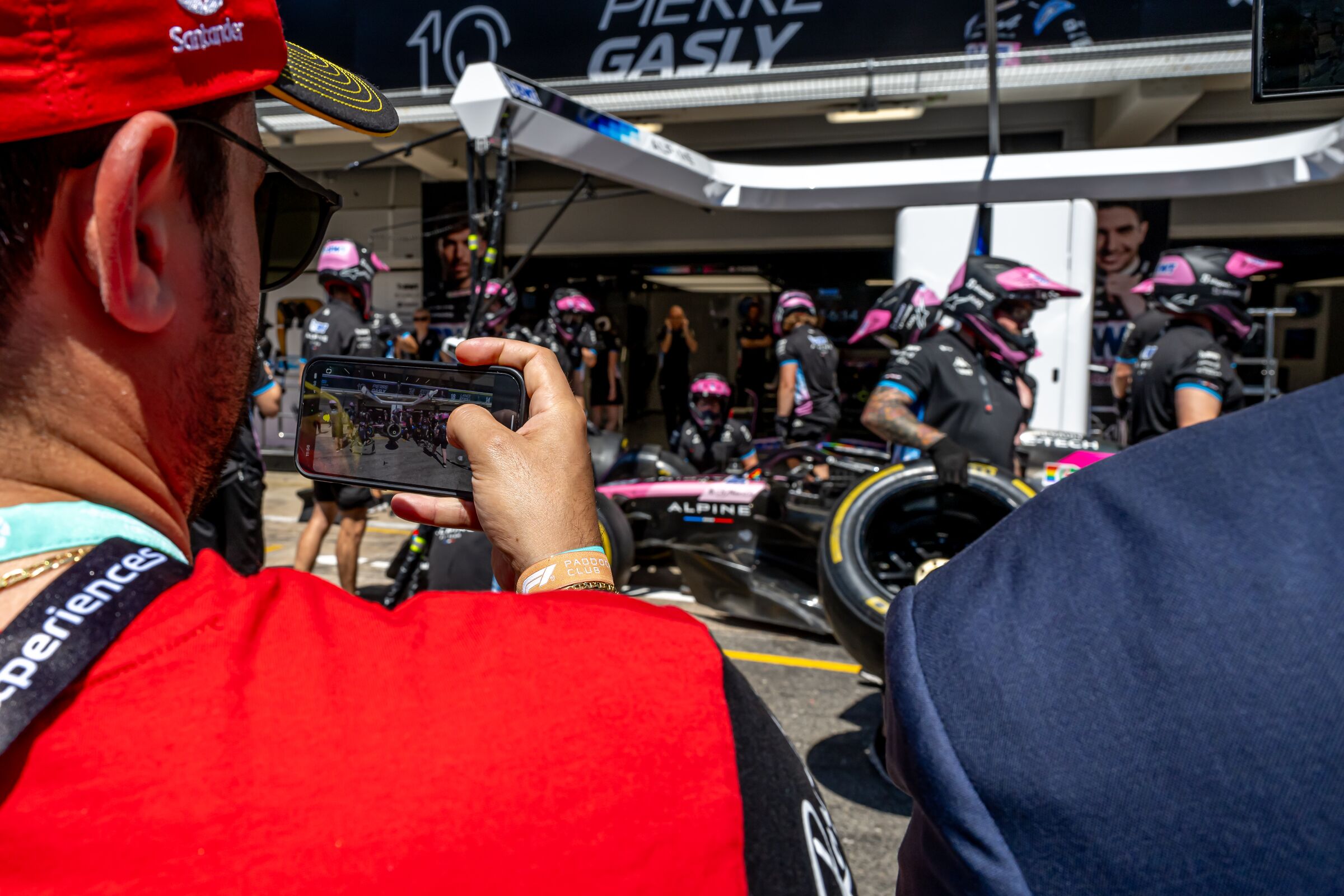 Exclusive Aramco F1® Pit Lane Walk Inclusion